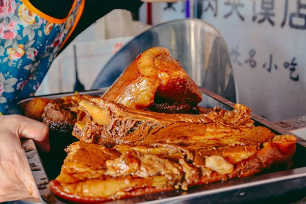 第一次吃西安肉夾饃，如何偽裝成老桿？