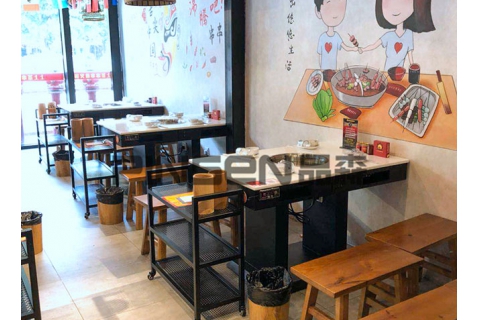 火鍋?zhàn)烙惺裁磧?yōu)點(diǎn)？為什么開火鍋店要用火鍋?zhàn)?><div><h3>火鍋?zhàn)烙惺裁磧?yōu)點(diǎn)？為什么開火鍋店要用火鍋?zhàn)?/h3><p>現(xiàn)如今，我們消費(fèi)者消費(fèi)已不再是單純的吃食物更多的是享受環(huán)境。消費(fèi)者到一家店首先看得就是就餐環(huán)境、后廚出菜頻率、就餐安全問題都是很容易被忽視的大問題。...</p><p>2019-11-13</p></div></a></li>
        </ul>
    </div>
    <div   class=