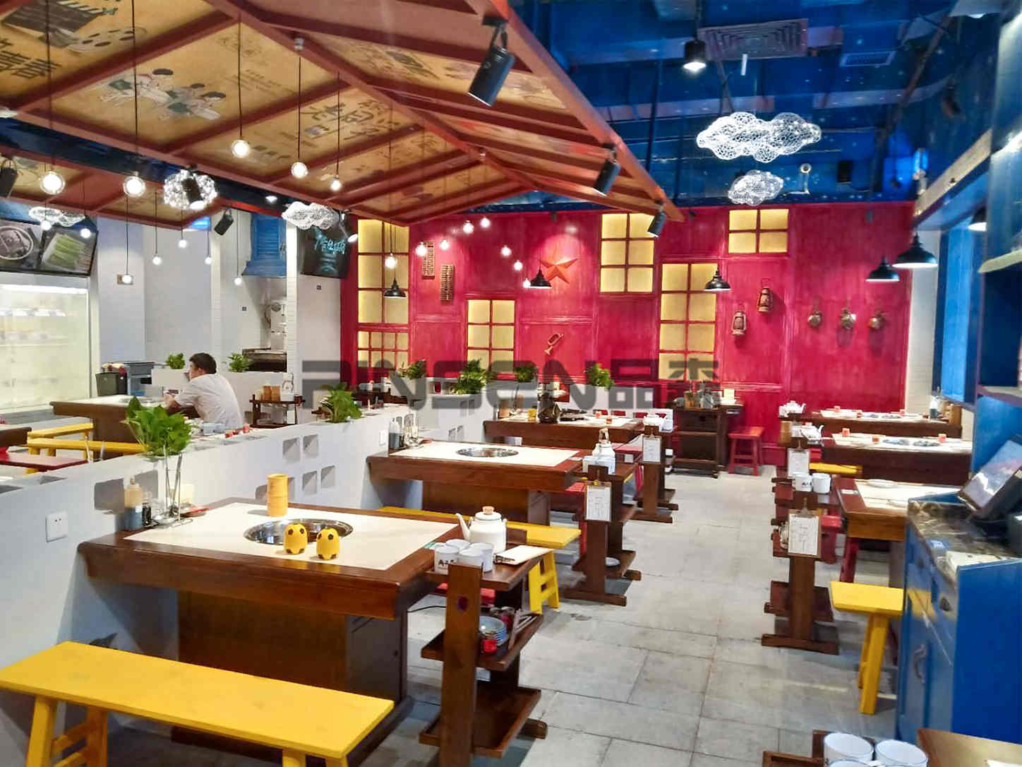 兩三事餐飲火鍋桌子卡座