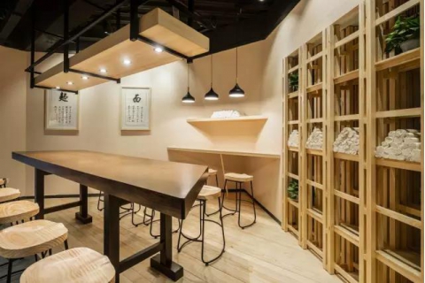 問(wèn)餐廳桌椅定制，誰(shuí)主沉?。?><div><h3>問(wèn)餐廳桌椅定制，誰(shuí)主沉??？</h3><p>一家餐廳最不可缺少的是什么？答案當(dāng)然是餐廳桌椅。不信的話，你試著想象一下，你進(jìn)到了一家 沒(méi)有 餐廳桌椅 的餐廳，你的感受是怎么樣的，是不是怪怪的，吃飯都是個(gè)問(wèn)題，人坐...</p><p>2020-08-23</p></div></a></li><li><a href=